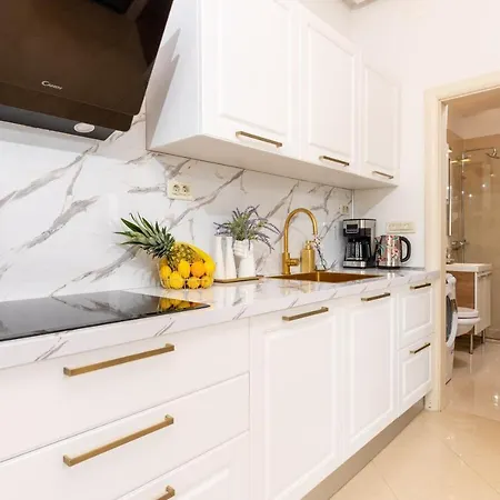 Luxa 5 Min Old Town, 10 Min Airport *