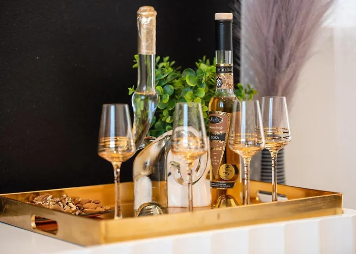 Apartment Luxa 5 Min Old Town, 10 Min Airport