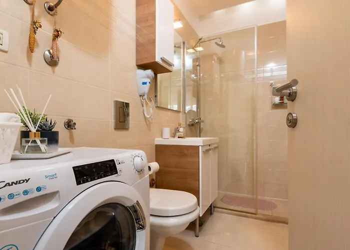 Apartment Luxa 5 Min Old Town, 10 Min Airport