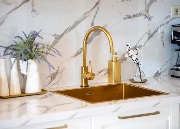 Apartment Luxa 5 Min Old Town, 10 Min Airport