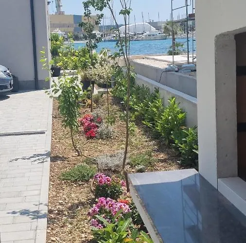 Apartment Luxa 5 Min Old Town, 10 Min Airport