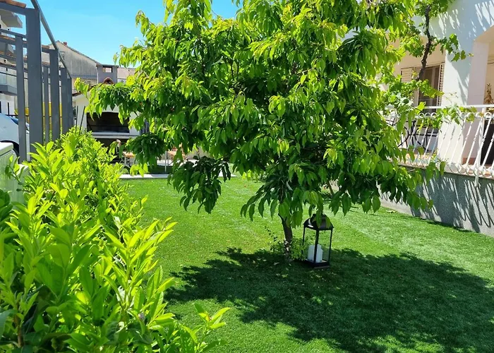 Luxa 5 Min Old Town, 10 Min Airport Apartment Trogir