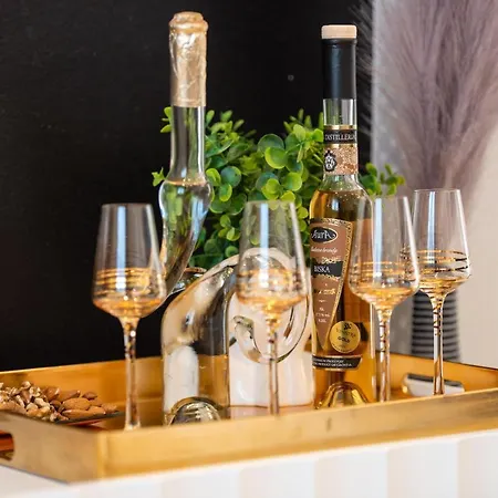 شقة Luxa 5 Min Old Town, 10 Min Airport