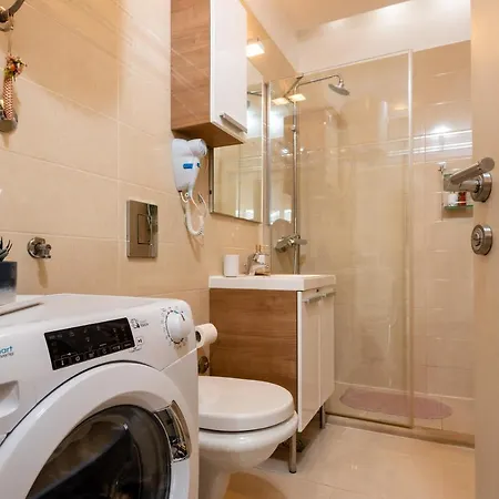 Apartament Luxa 5 Min Old Town, 10 Min Airport