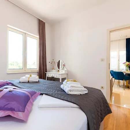 Luxa 5 Min Old Town, 10 Min Airport *