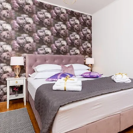 Appartamento Luxa 5 Min Old Town, 10 Min Airport Traù