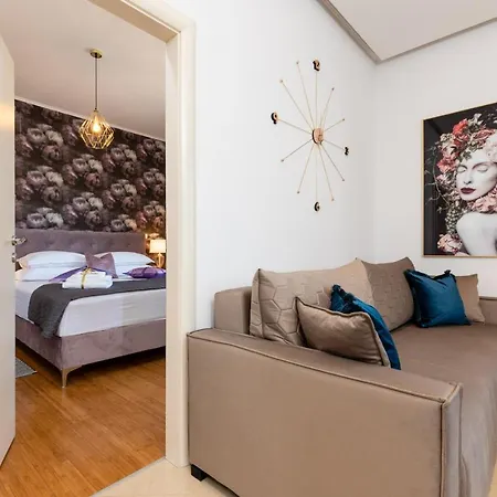 Apartament Luxa 5 Min Old Town, 10 Min Airport