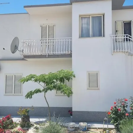 Luxa 5 Min Old Town, 10 Min Airport شقة