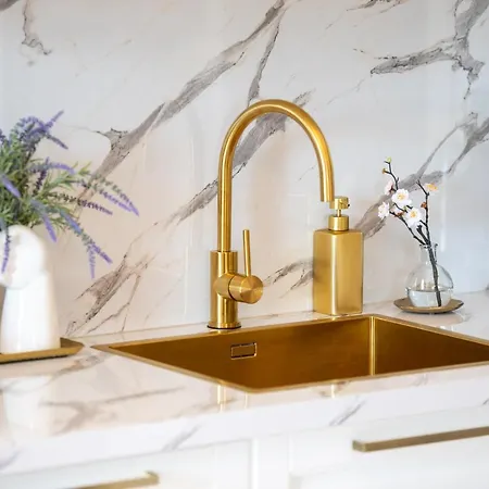 Апартаменты Luxa 5 Min Old Town, 10 Min Airport