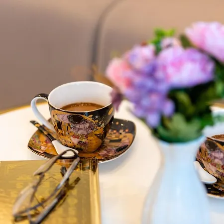 Luxa 5 Min Old Town, 10 Min Airport Апартаменты *