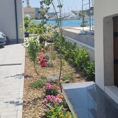 Apartment Luxa 5 Min Old Town, 10 Min Airport