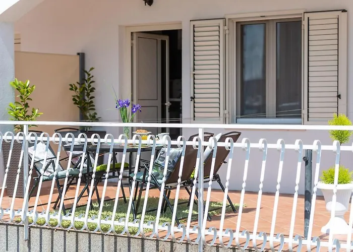 Apartment Luxa 5 Min Old Town, 10 Min Airport Trogir