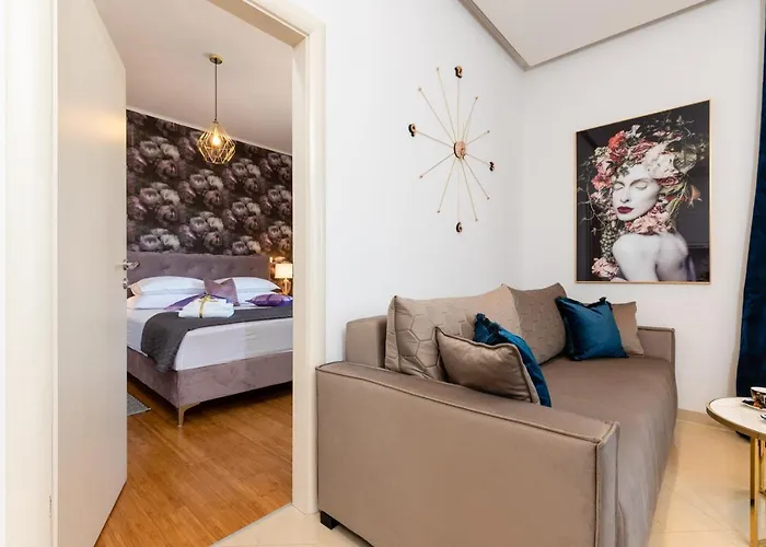 Apartment Luxa 5 Min Old Town, 10 Min Airport
