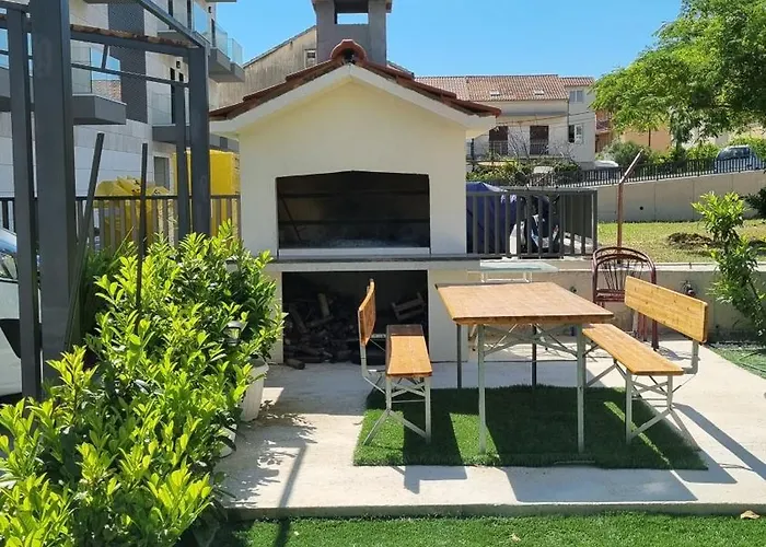 Luxa 5 Min Old Town, 10 Min Airport Apartment *